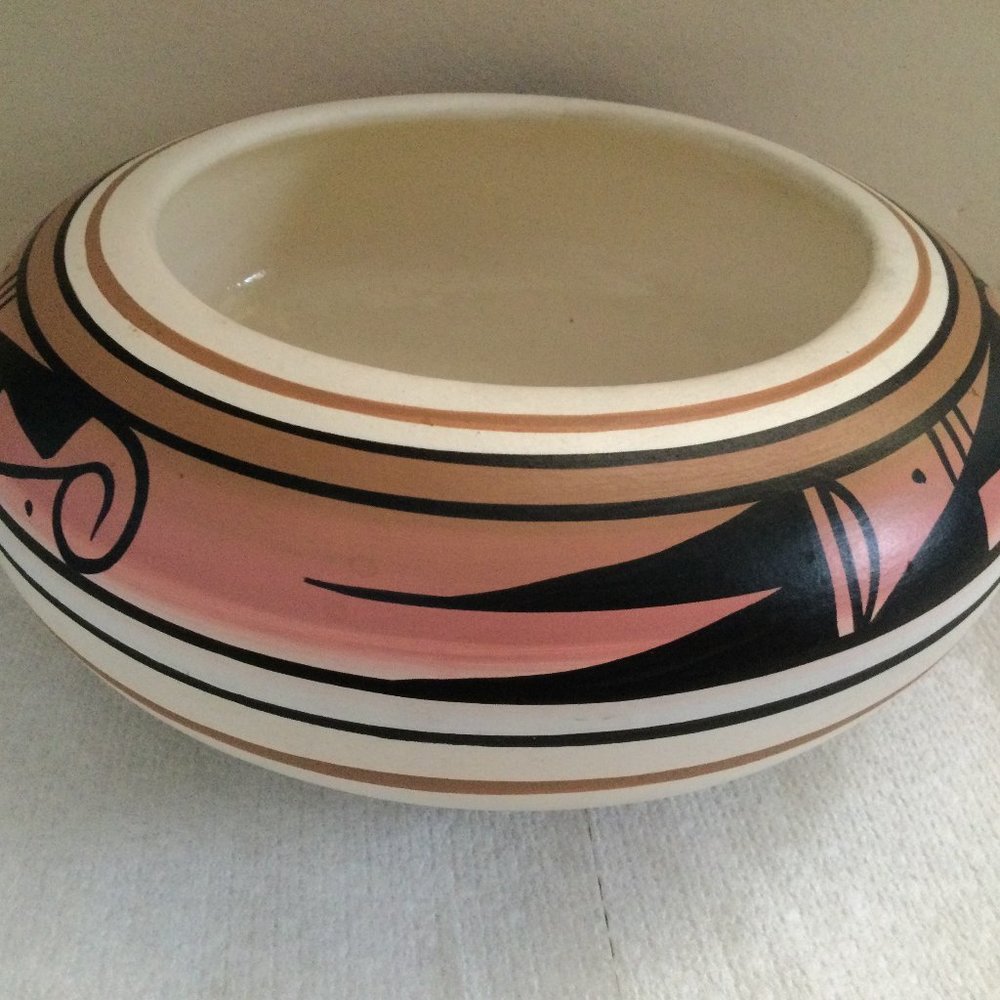 Native American Navajo bowl 8" x 3.5" black pink brown decoration signed